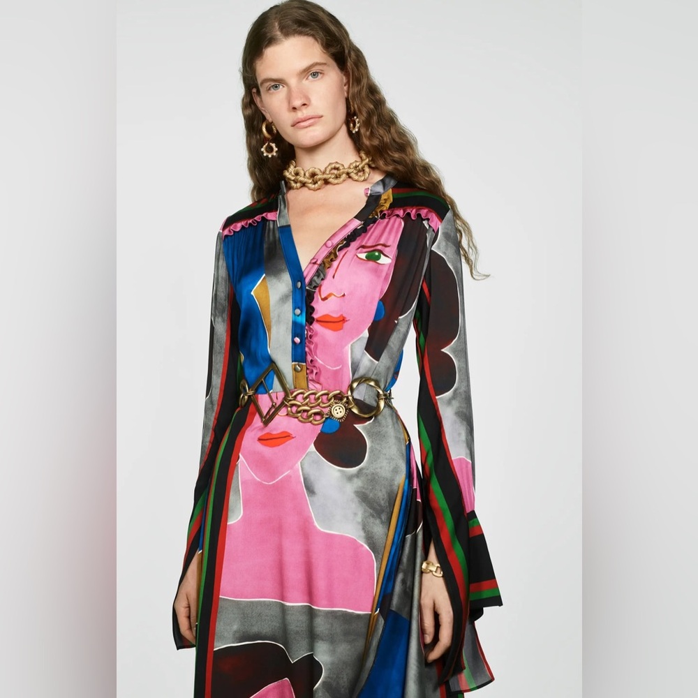 Zara limited edition face printed dress
Multi Printed Dress (fabric tag removed)